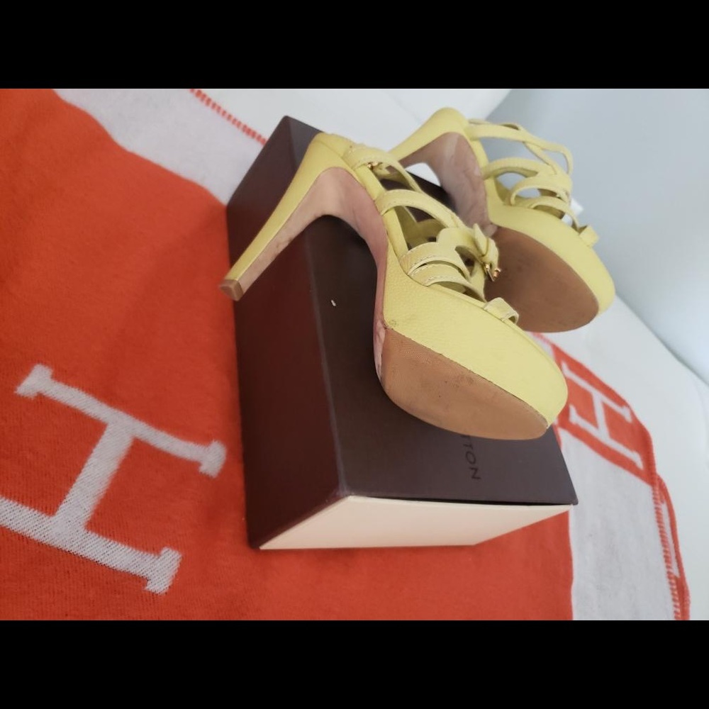 Louis Vuitton 37.5 scrappy yellow heels - Picture 2 of 3